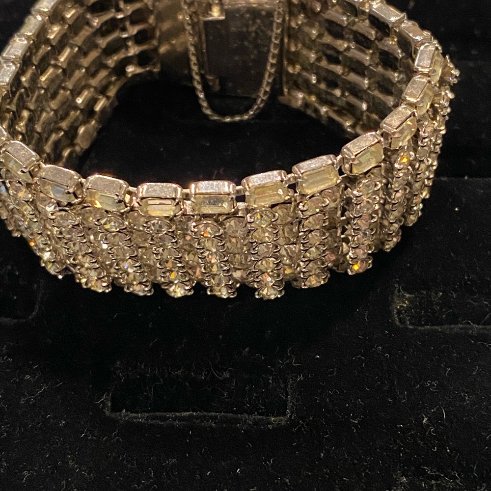 Elegant Silvertone Bracelet Rhinestone Vintage Nice Condition - Picture 4 of 5